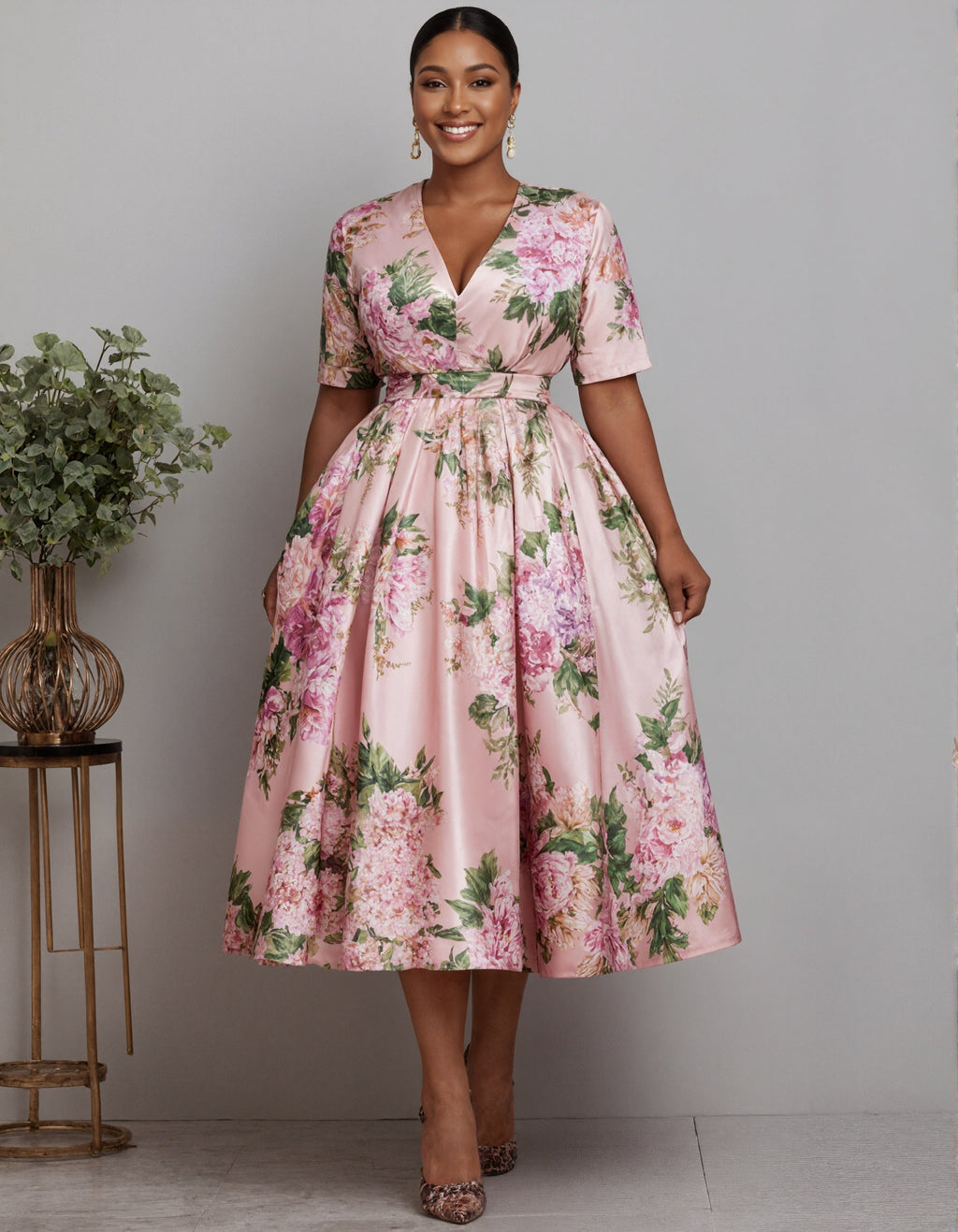 Vestido midi floral de satén en rosa