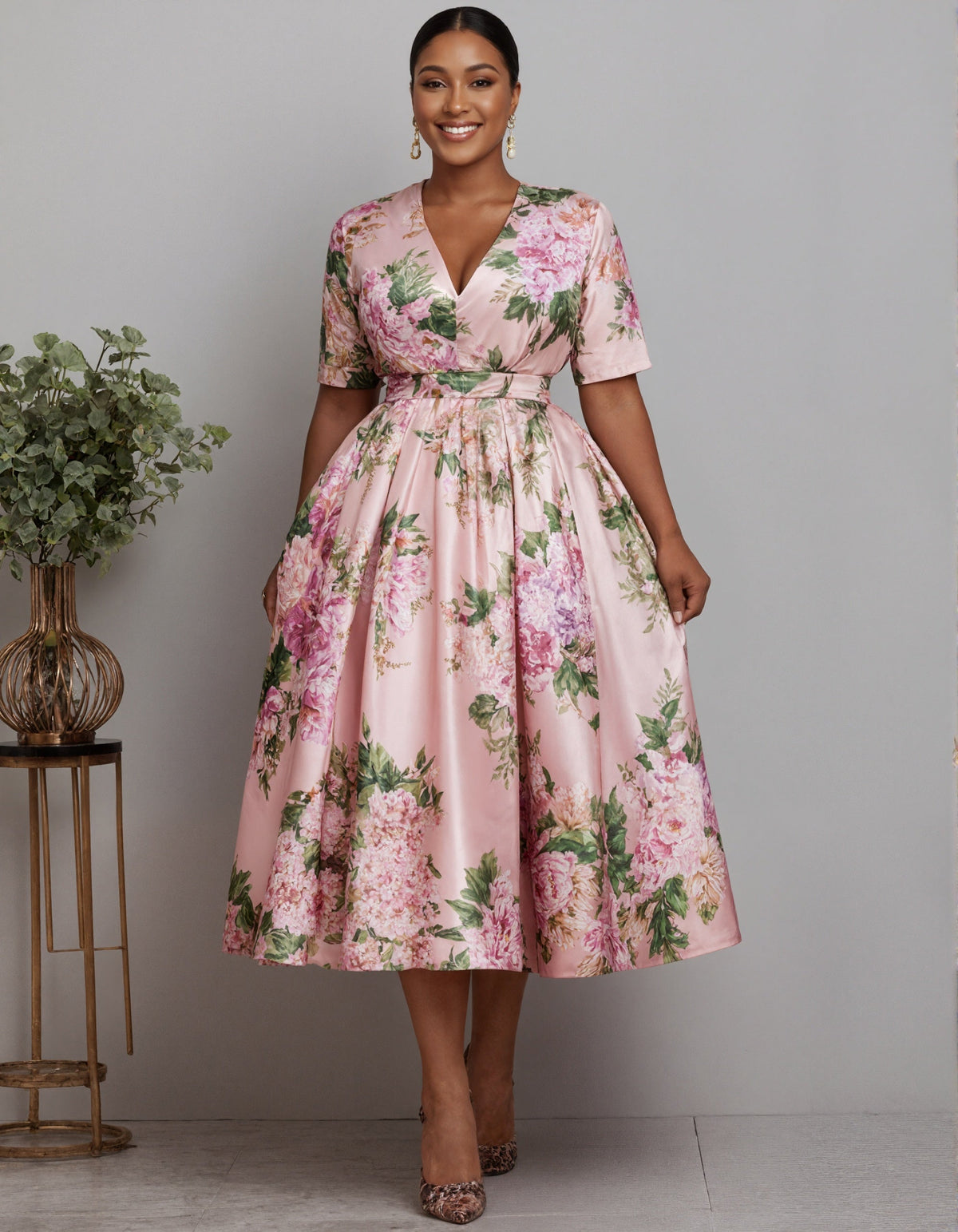Vestido midi floral de satén en rosa