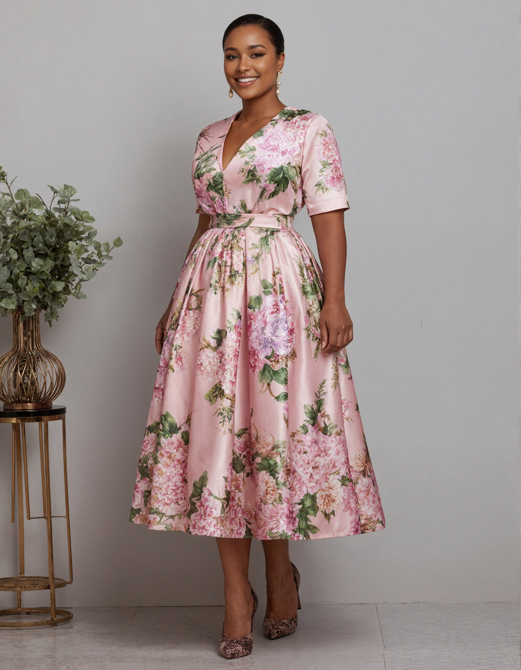 Vestido midi floral de satén en rosa