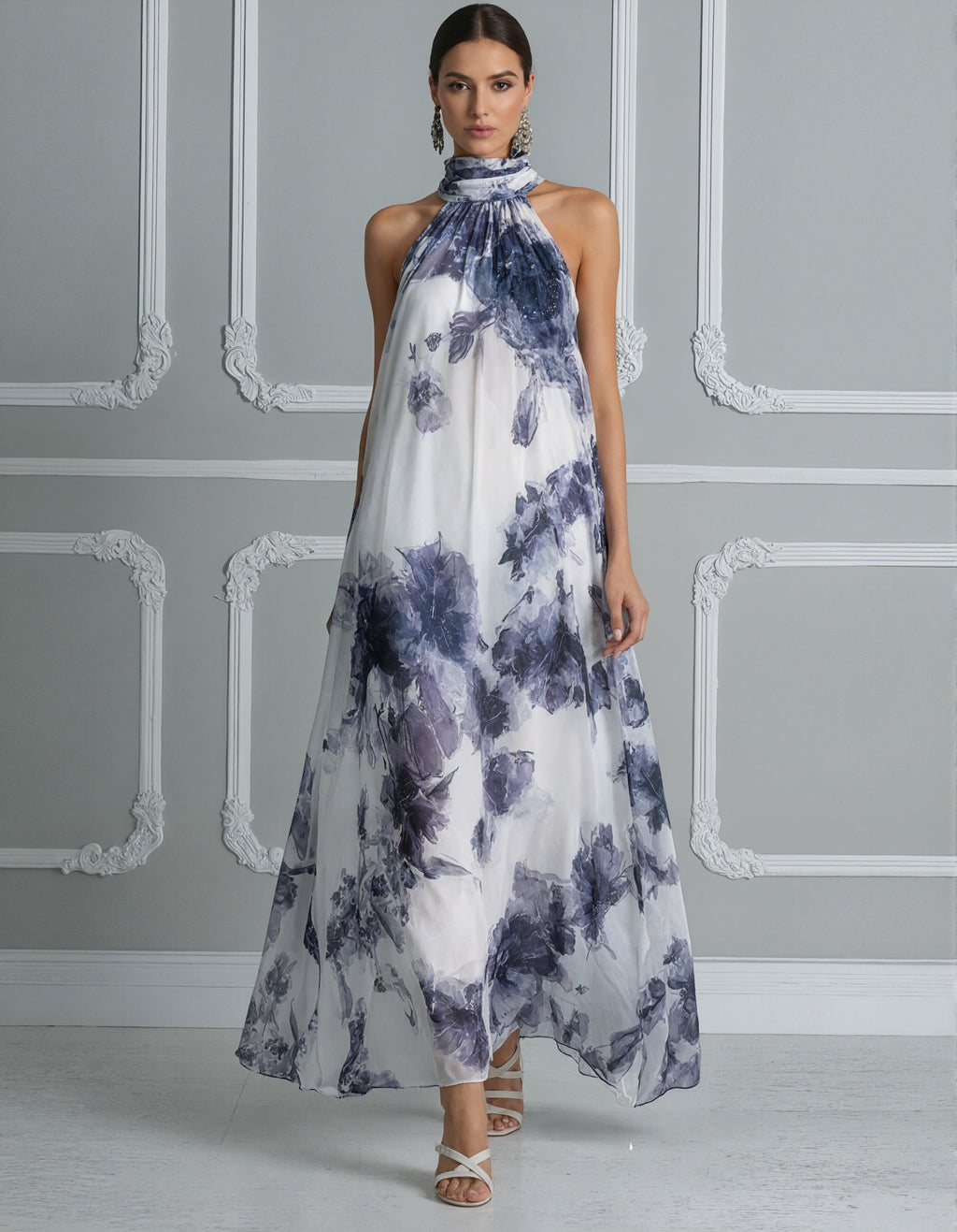 Vestido largo de gasa con cuello halter y estampado acuarela