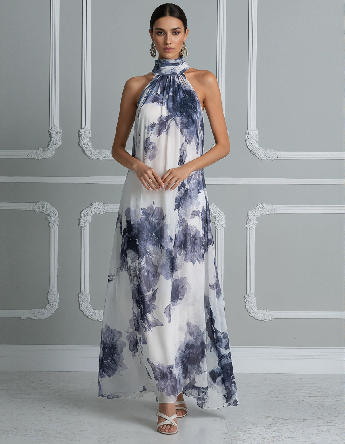 Vestido largo de gasa con cuello halter y estampado acuarela