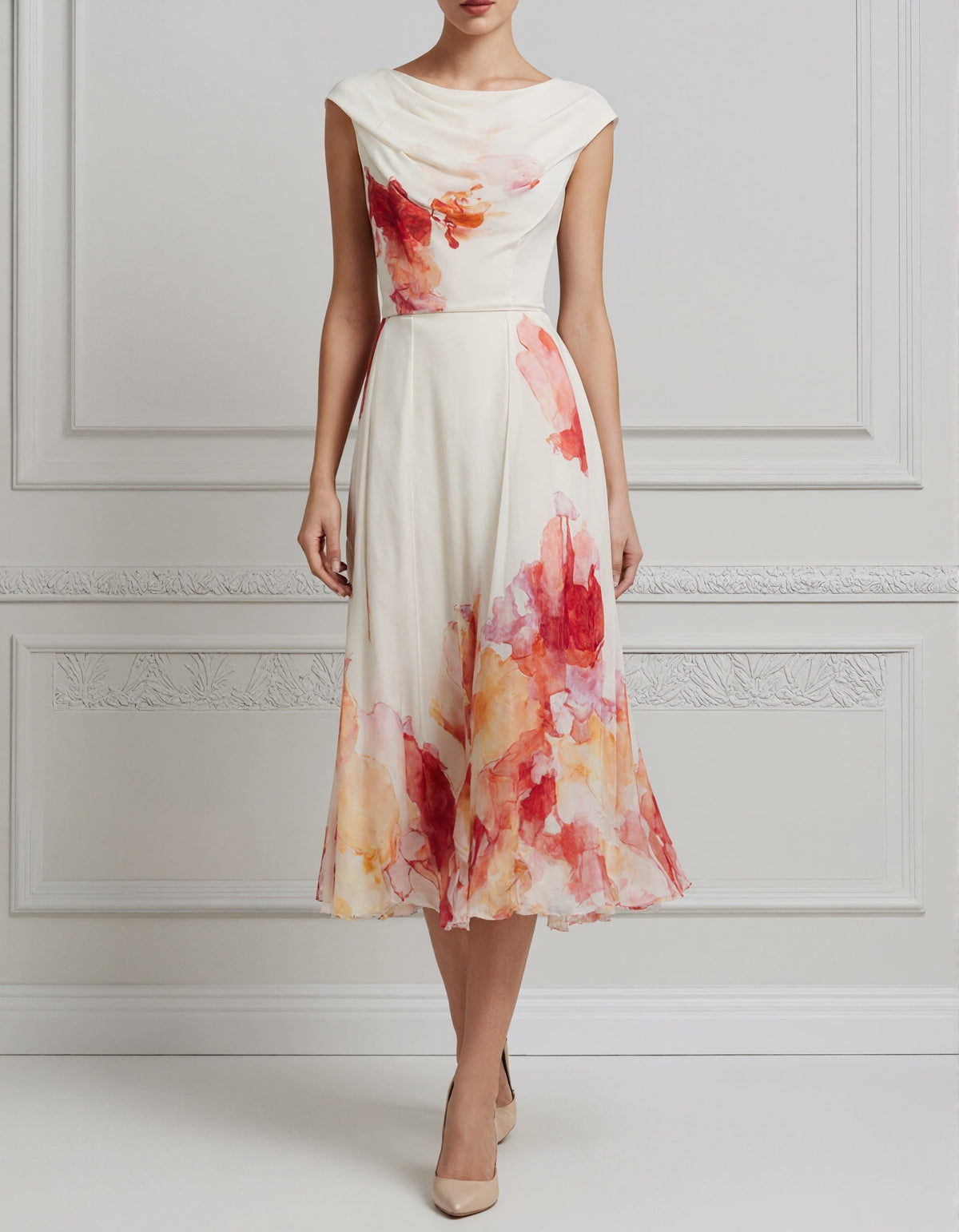 Vestido midi de gasa color crema con cuello halter