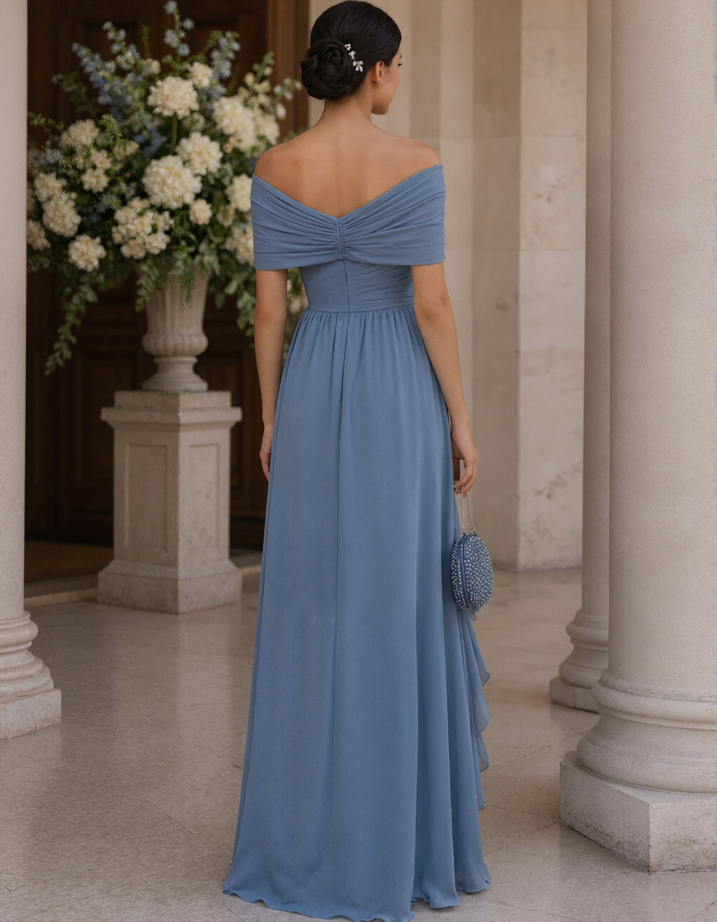 Vestido largo azul de gasa con escote en v
