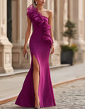 Vestido largo rosa fucsia asimétrico con volantes