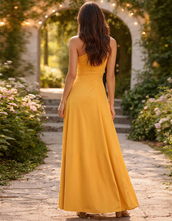 Vestido largo amarillo con escote palabra de honor