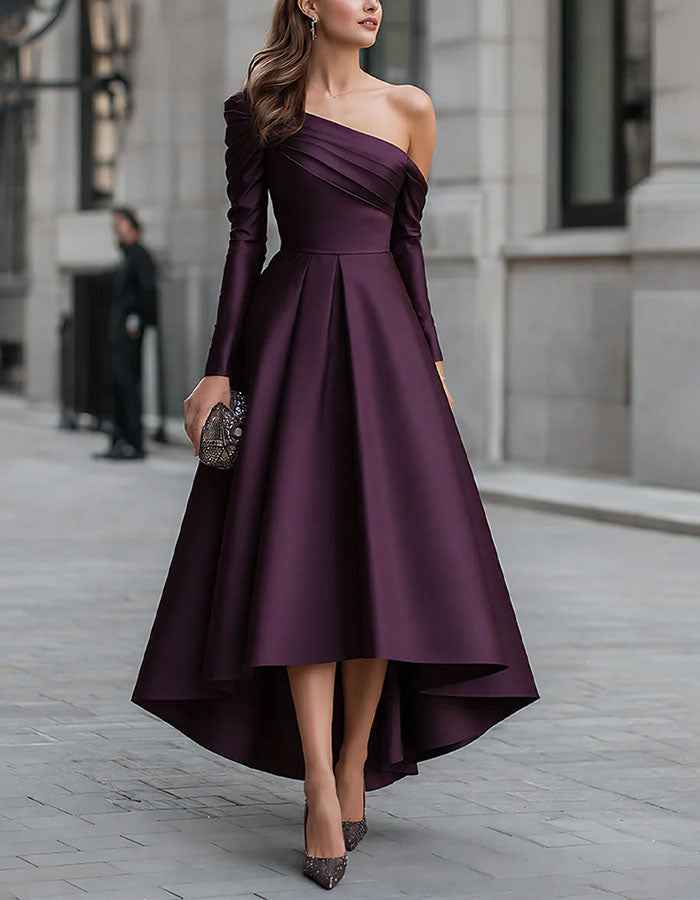 Vestido largo de satén púrpura asimétrico