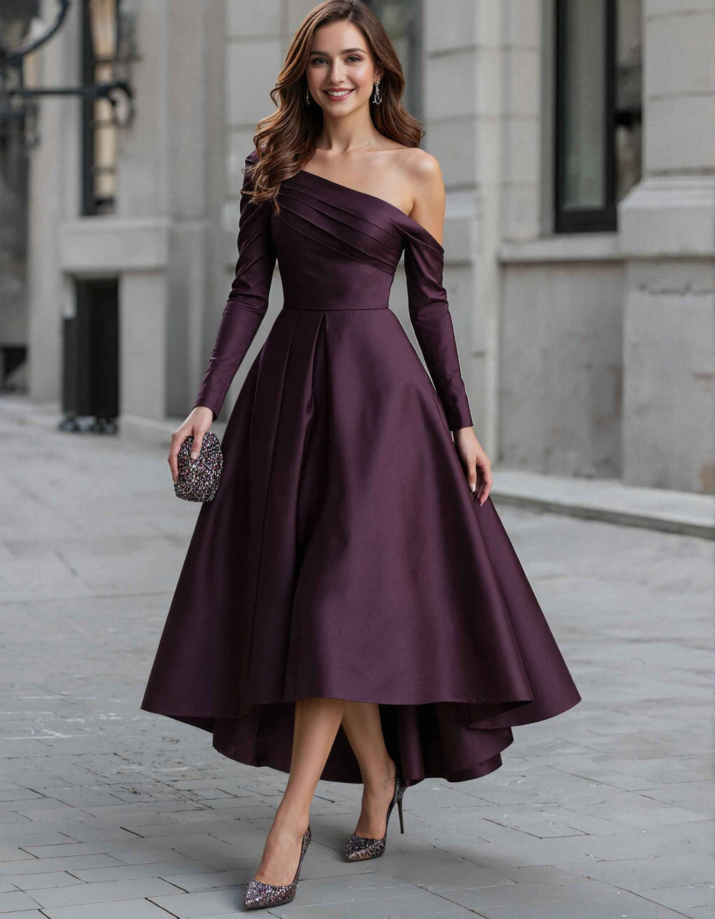 Vestido largo de satén púrpura asimétrico
