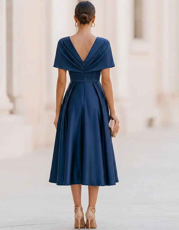 Vestido midi azul marino con detalle de torsión delantero