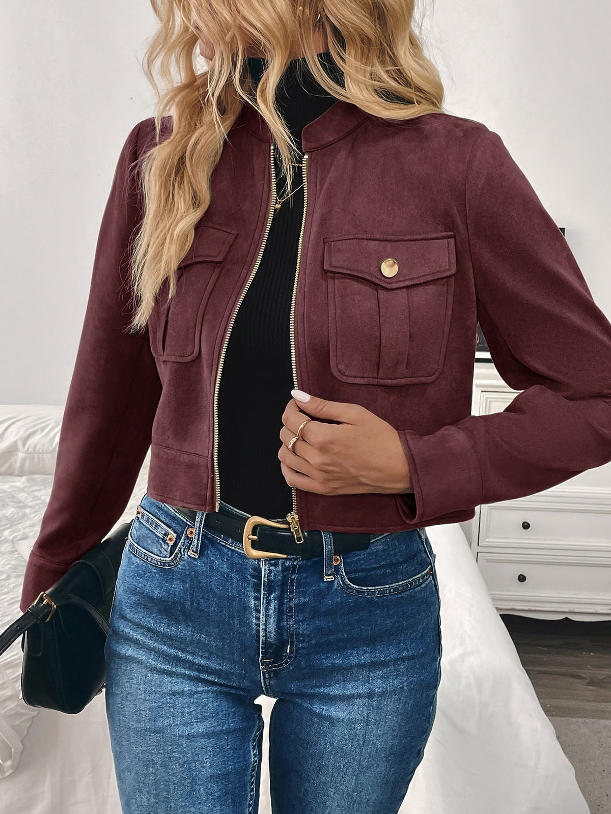 Chaqueta corta de entretiempo con bolsillos y botones metálicos