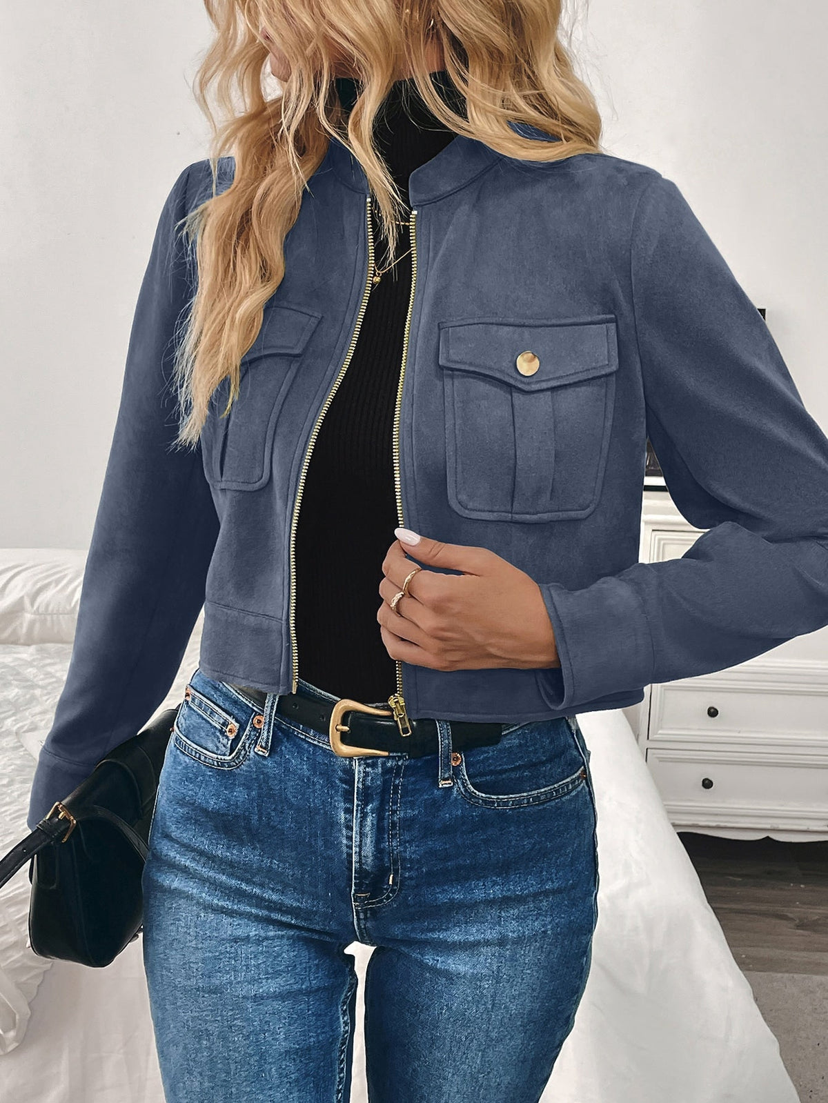 Chaqueta corta de entretiempo con bolsillos y botones metálicos