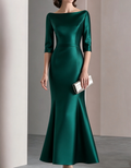 Vestido largo de satén con cuello barco