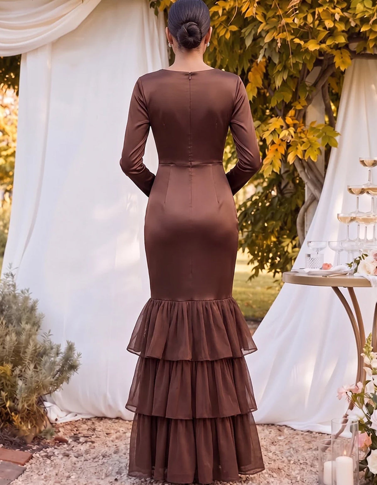 Vestido largo de satén con manga larga y volantes