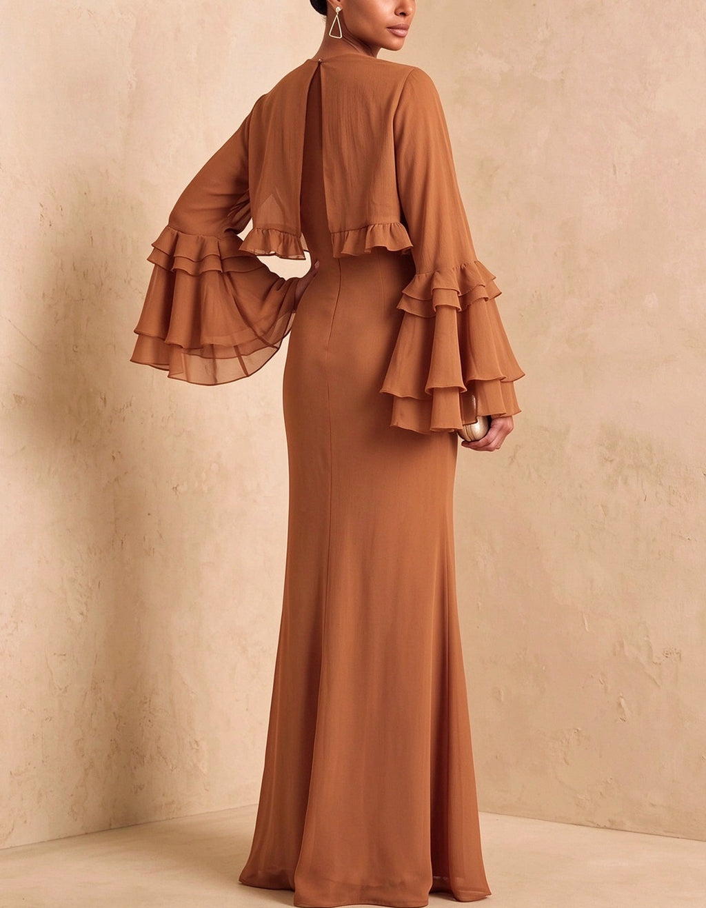 Vestido largo de gasa con volantes y mangas de campana