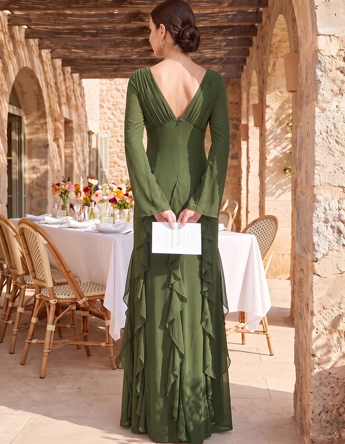 Vestido largo de gasa con escote en V y volantes