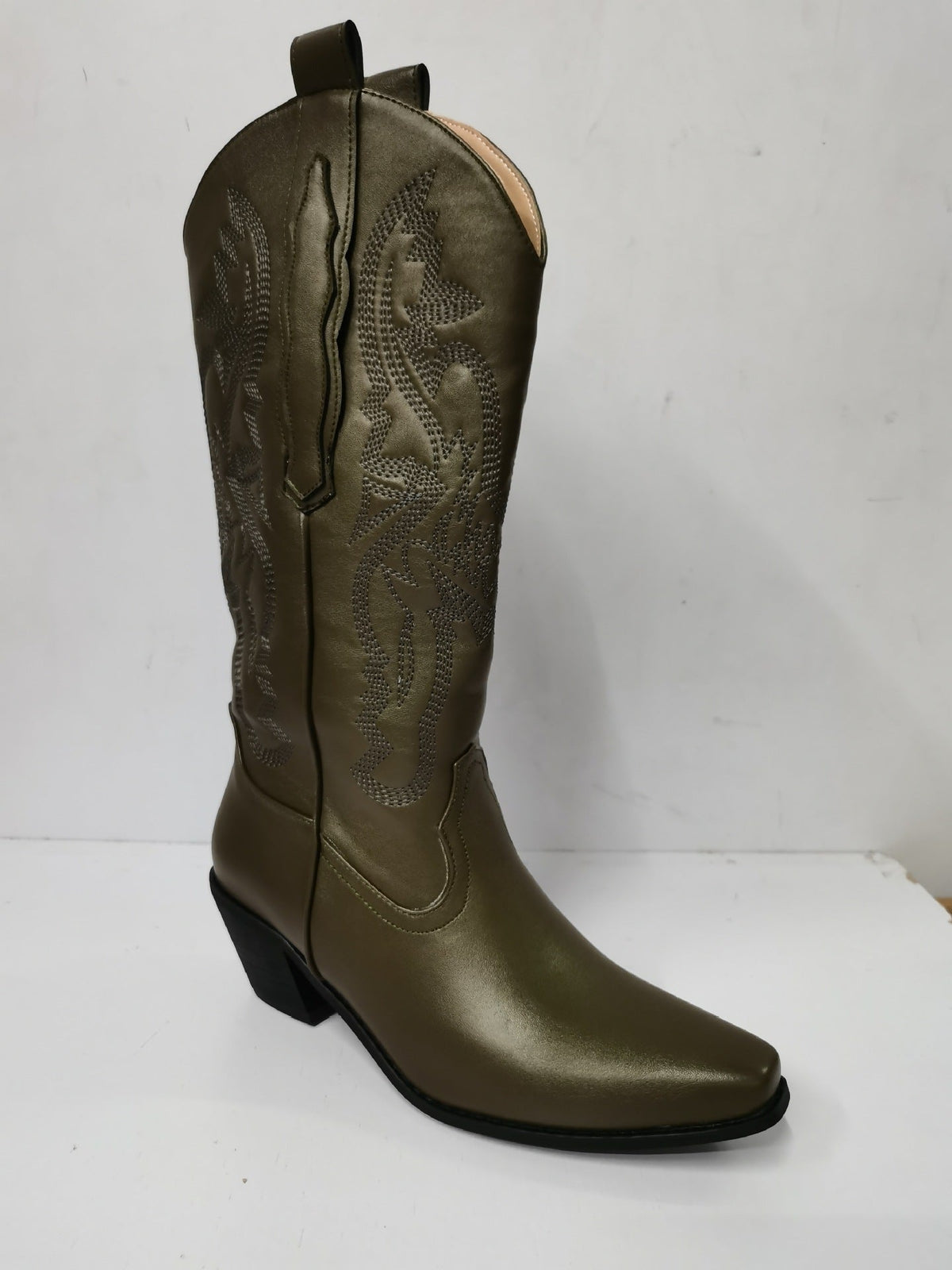 Botas western con punta y tacón grueso