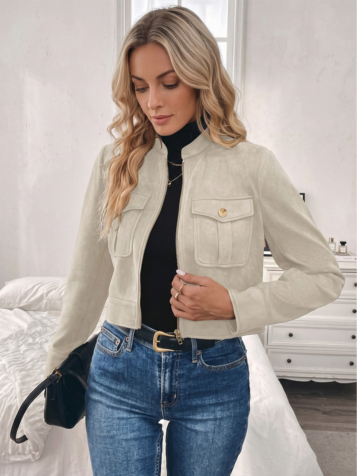 Chaqueta corta de entretiempo con bolsillos y botones metálicos