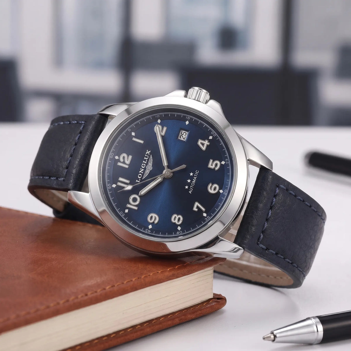 Reloj clásico estilo aviador