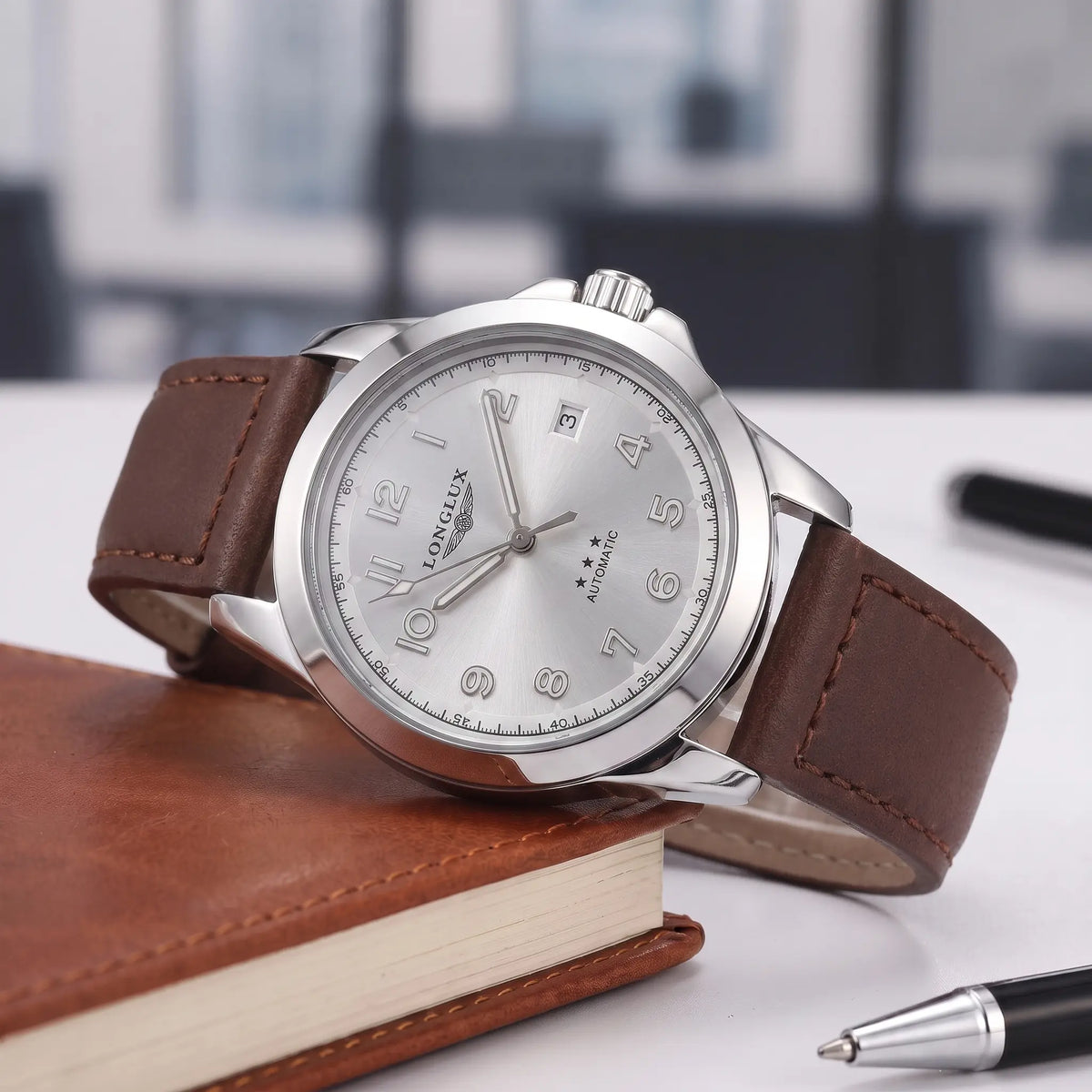 Reloj clásico estilo aviador