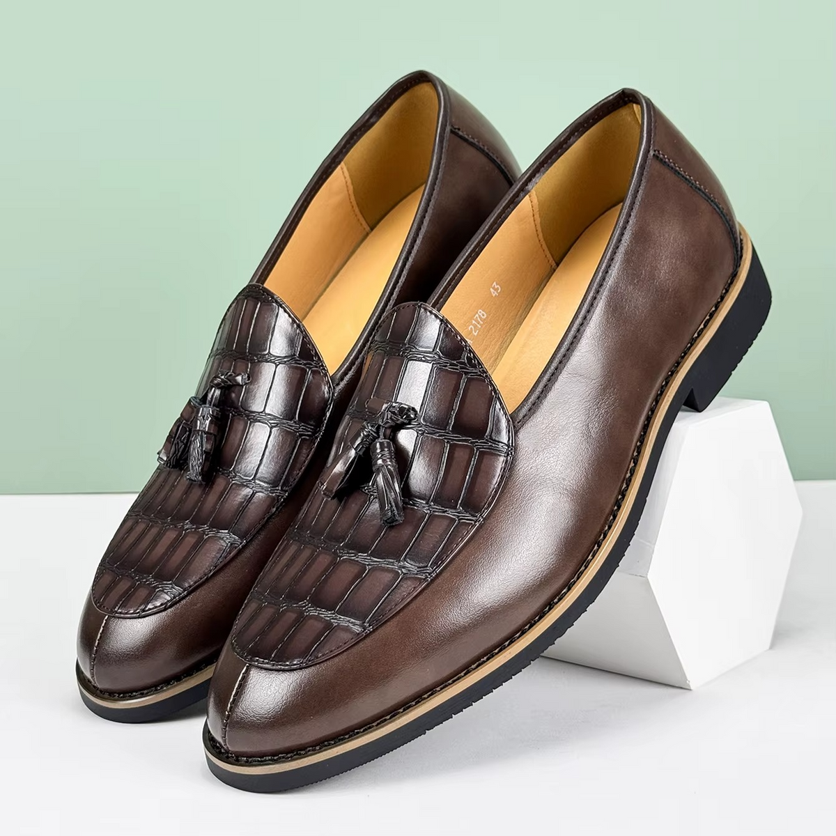 Mocasines de piel con borlas estilo británico