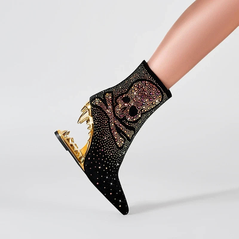 Botines con tacón metálico y calavera