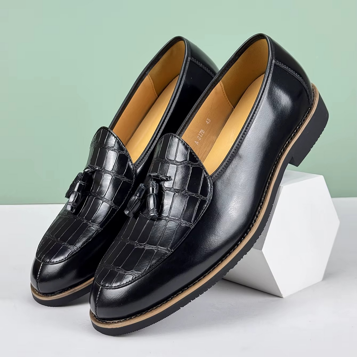Mocasines de piel con borlas estilo británico