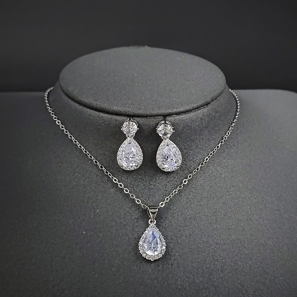 Set de collar y pendientes de circonitas