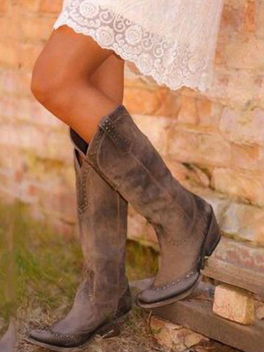 Botas cowgirl vintage con detalles metálicos