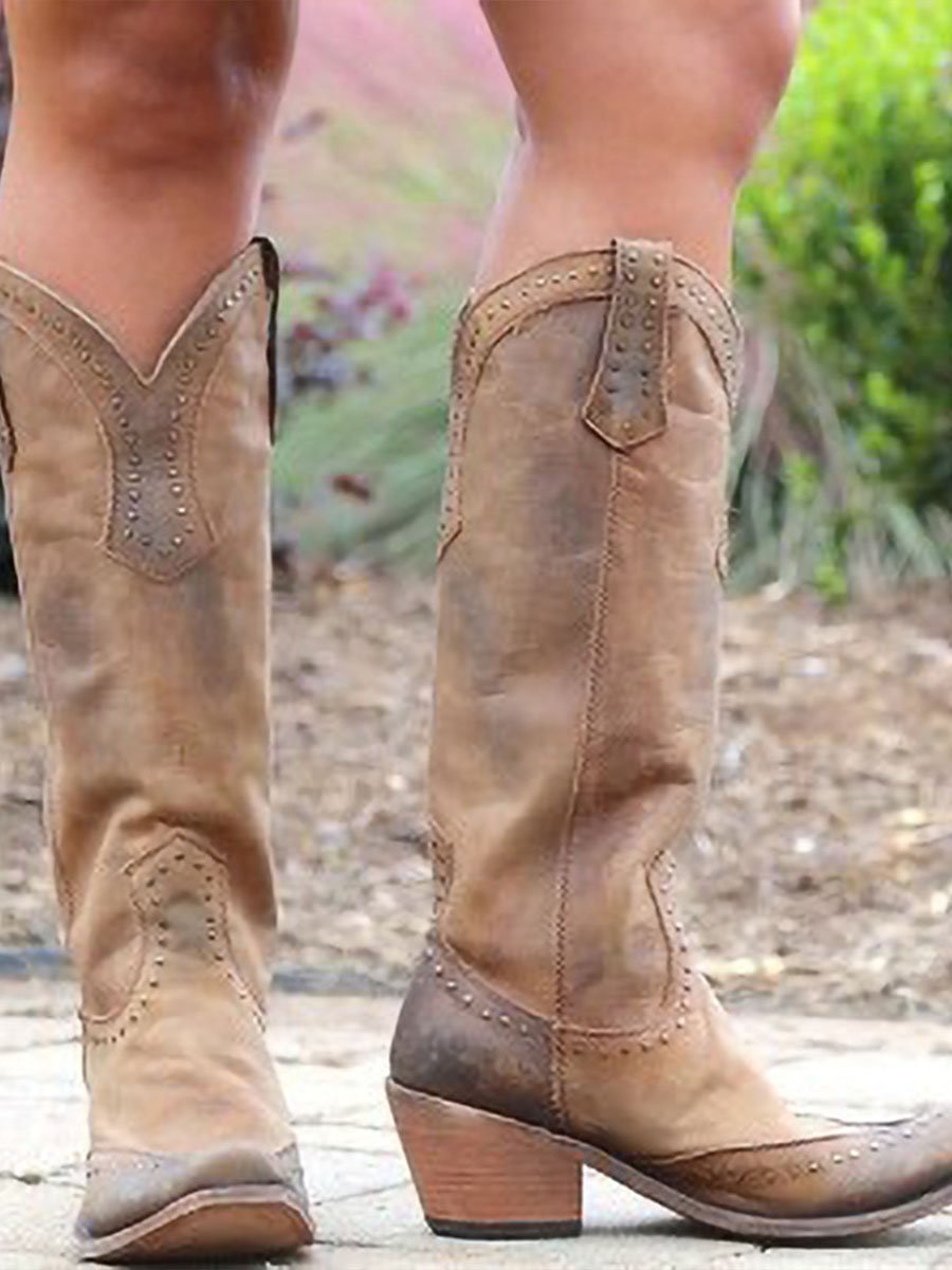 Botas cowgirl vintage con detalles metálicos