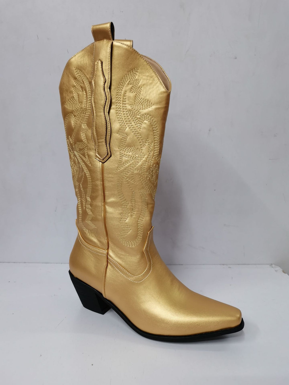 Botas western con punta y tacón grueso