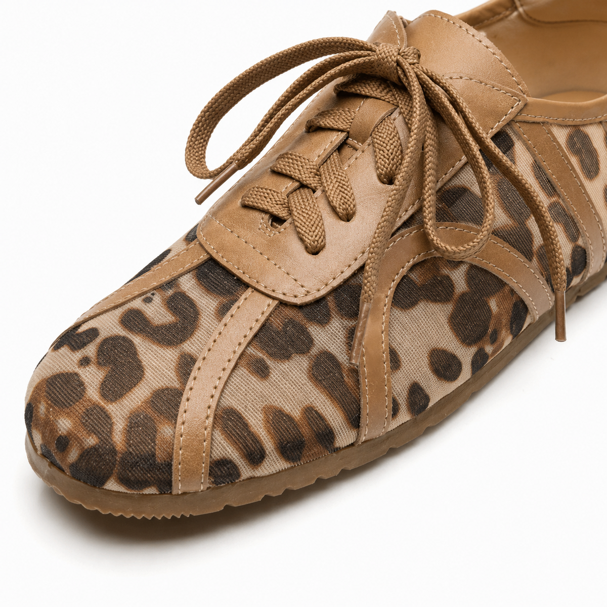 Zapatillas de malla con estampado de leopardo