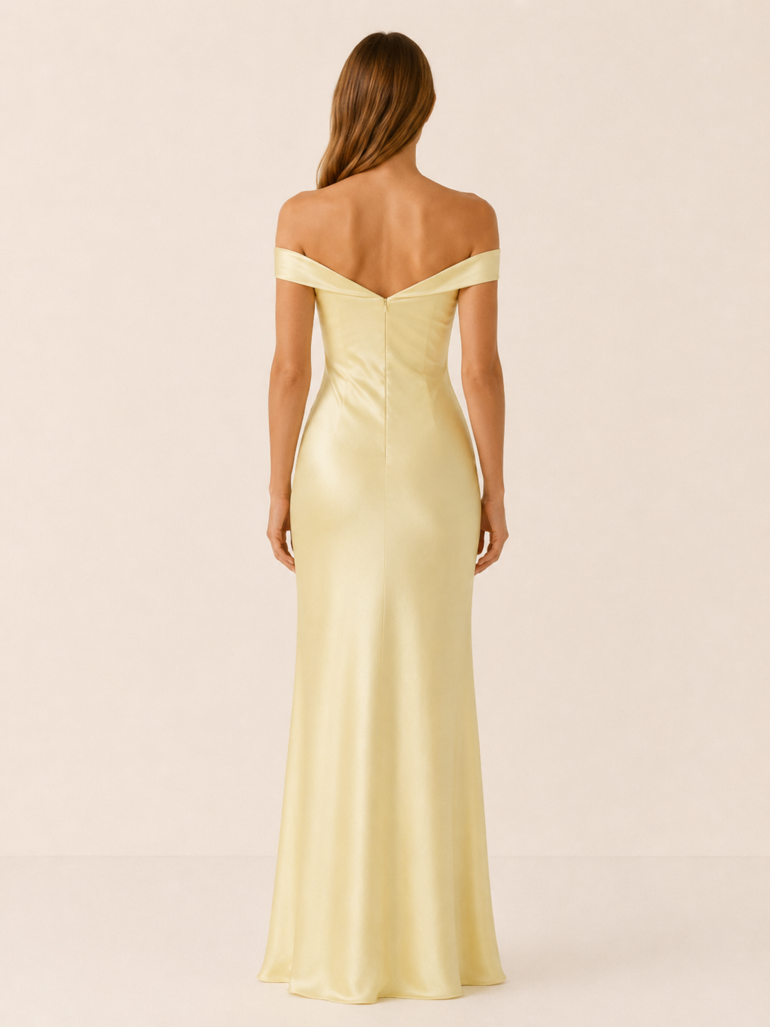 Vestido largo con hombros descubiertos y cuerpo entallado