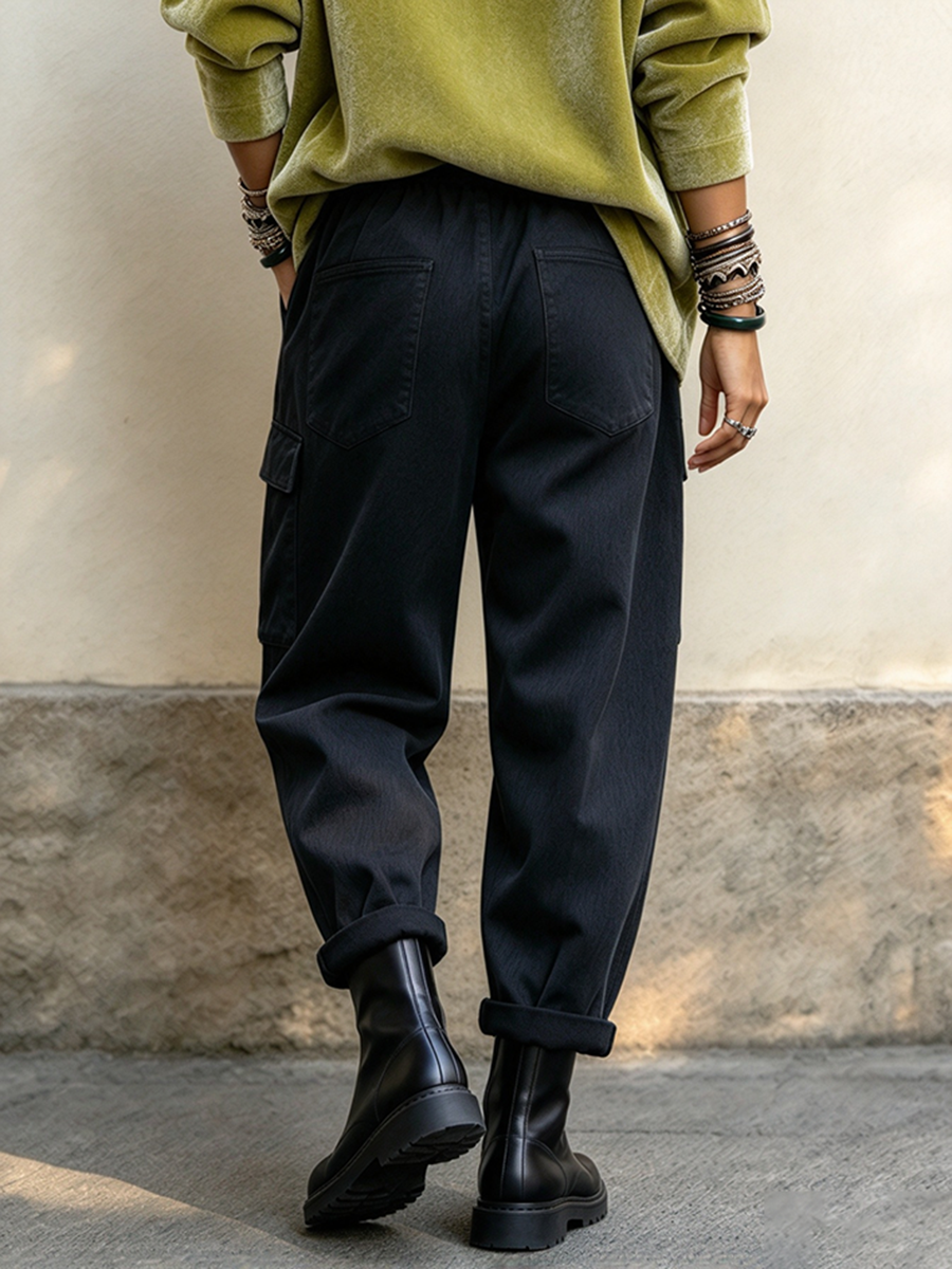 Pantalón cargo con cintura elástica y bolsillos