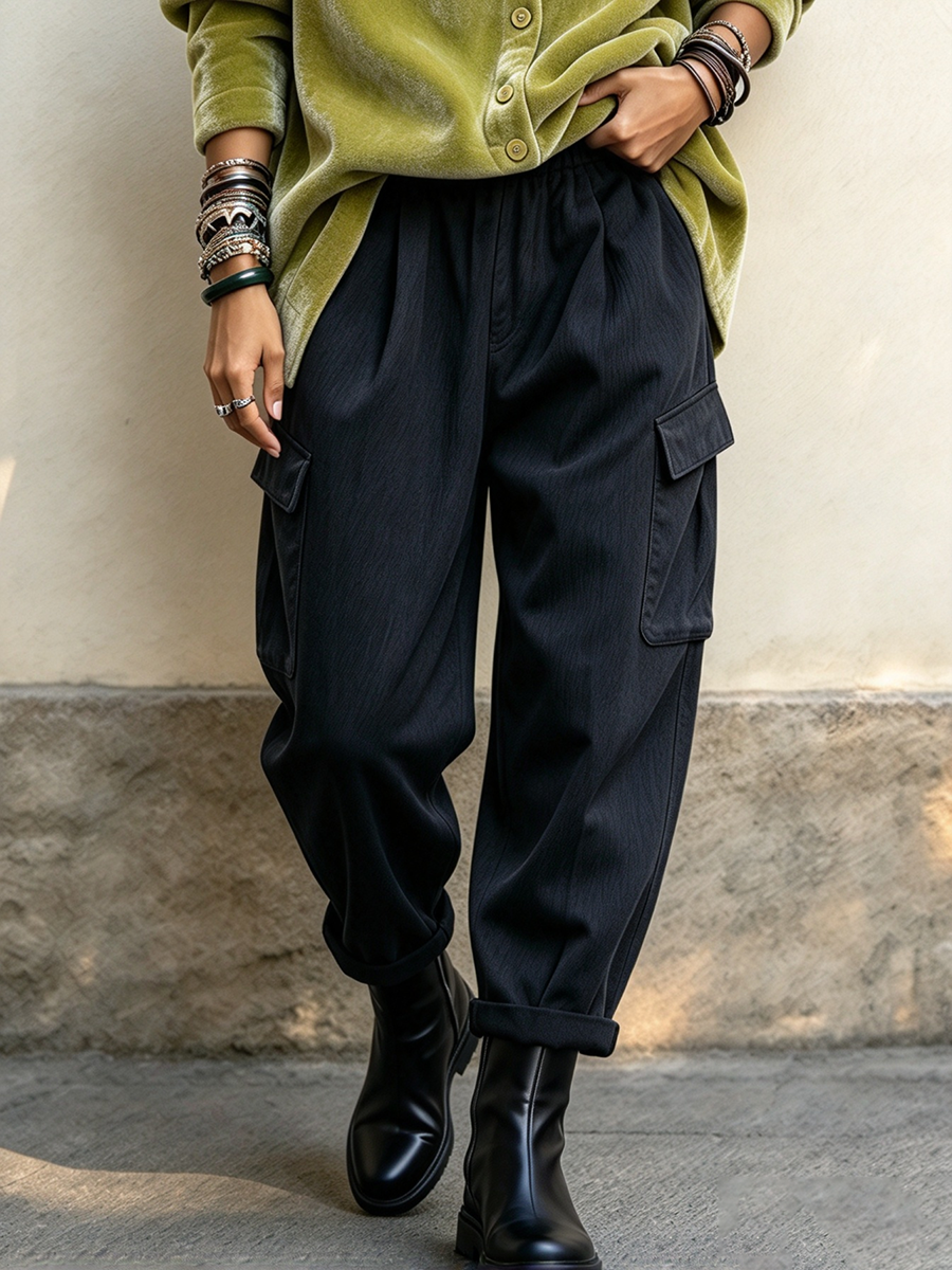 Pantalón cargo con cintura elástica y bolsillos
