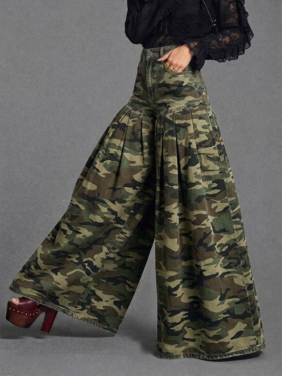 Pantalón vaquero ancho de camuflaje con pliegues